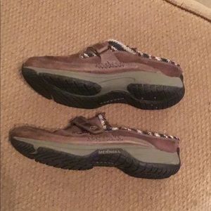 Merrill Brown slip on clogs